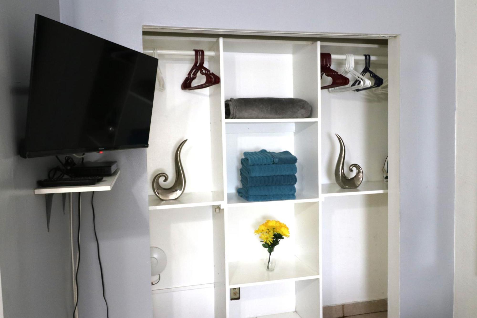 Hallandale Beach Motel With Free Parking And Full Kitchen ! No Extra Fees! Accepting Cash! Kültér fotó